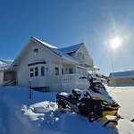 Blabergan In The Lyngen Alps 펜션 *