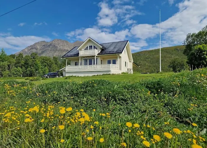 Feriehus Blabergan In The Lyngen Alps Nord-Lenangen